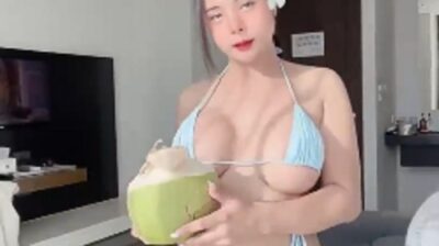 โยชิ กระเทยสุขุมวิท 11 ตั้งกล้องโชว์ควยใหญ่ยาว