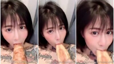 คลิปหลุดทางบ้าน napassploytattoo น้องพลอยโชว์ยั่วเย็ดหน้ากล้อง เปิดวาปกลางโอนลี่แฟน อมขนมปังอย่างน่าเย็ด เหมือนดูดควยไปเลยค่ะ