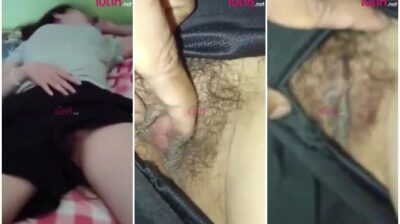 แอบเเหวกดูหีหลานสาว น้าหื่นย่องไปแหวกกางเกงดูหีของหลาน แล้วค่อย ๆ แหกหีดูเม็ดแตดอมชมพูโคตรน่าเย็ด