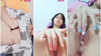 นักเรียนสาวน่ารัก โชว์นมโชว์หีสวย ๆ ส่งให้แฟนดู มัธยมหุ่นดีผิวขาวเนียนนมเพิ่งตั้งเต้า โคกหีใหญ่น่าเย็ดนอนเบ็ดหีจนน้ำแตก